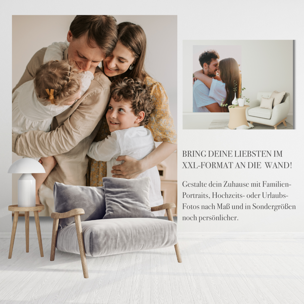 Familienportrait mit Vater, Mutter und zwei Kinder im XXL-Format als Wandbild im Wohnzimmer.