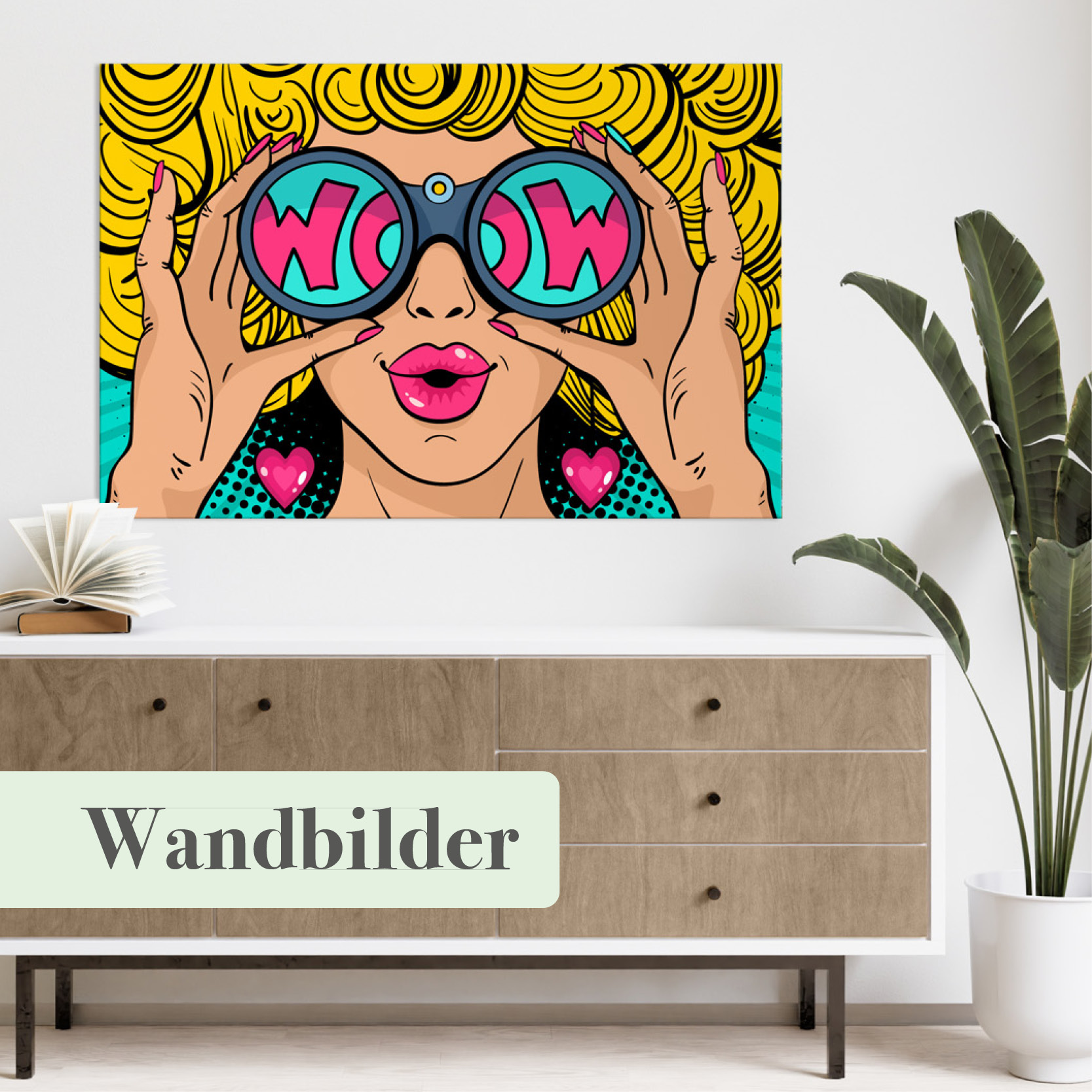 Milieubild mit  hellem Holzsideboard mit Pflanze und darüber ein Wandbild mit folgendem Motiv: Frau mit blondem Lockenhaar und rotem Lippenstift hält ein Fernglas mit der Aufschrift "WOW" in den Linsen vor ihr Gesicht. Pop-Art-Stil mit Comic-Elementen.