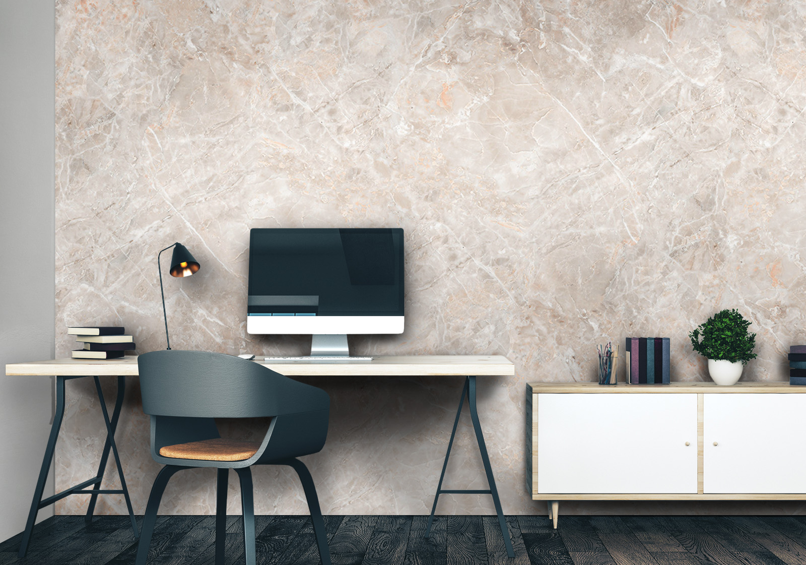 Wandverkleidung für das Büro - rosé beigefarbener Marmor Milieubild mit Arbeitszimmer mit Schreibtisch, Computer, Stuhl, Kommode, Lampe, Pflanze als Dekoration und einer Wandverkleidung mit folgendem Motiv: Beiger Marmor mit grauen und orangefarbenen Adern, abstrakte Textur.