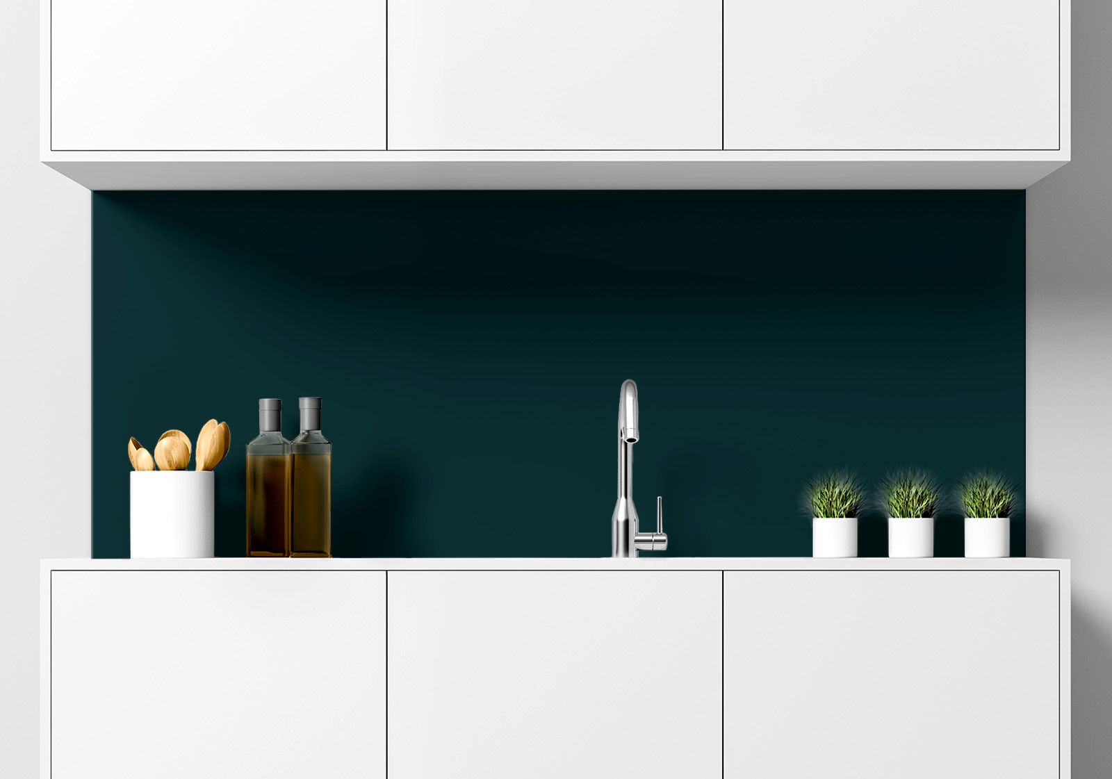 Küchenrückwand - Granitgrau ≈ RAL 7026 Unifarben Küche mit weißen Hängeschränken, Spüle mit Armatur, Gewürzständer und kleinen Topfpflanzen auf der Arbeitsfläche. Es ist eine Küchenrückwand mit folgendem Motiv verbaut: Einfarbig dunkelgrünes Bild, keine sichtbaren Details oder Muster.