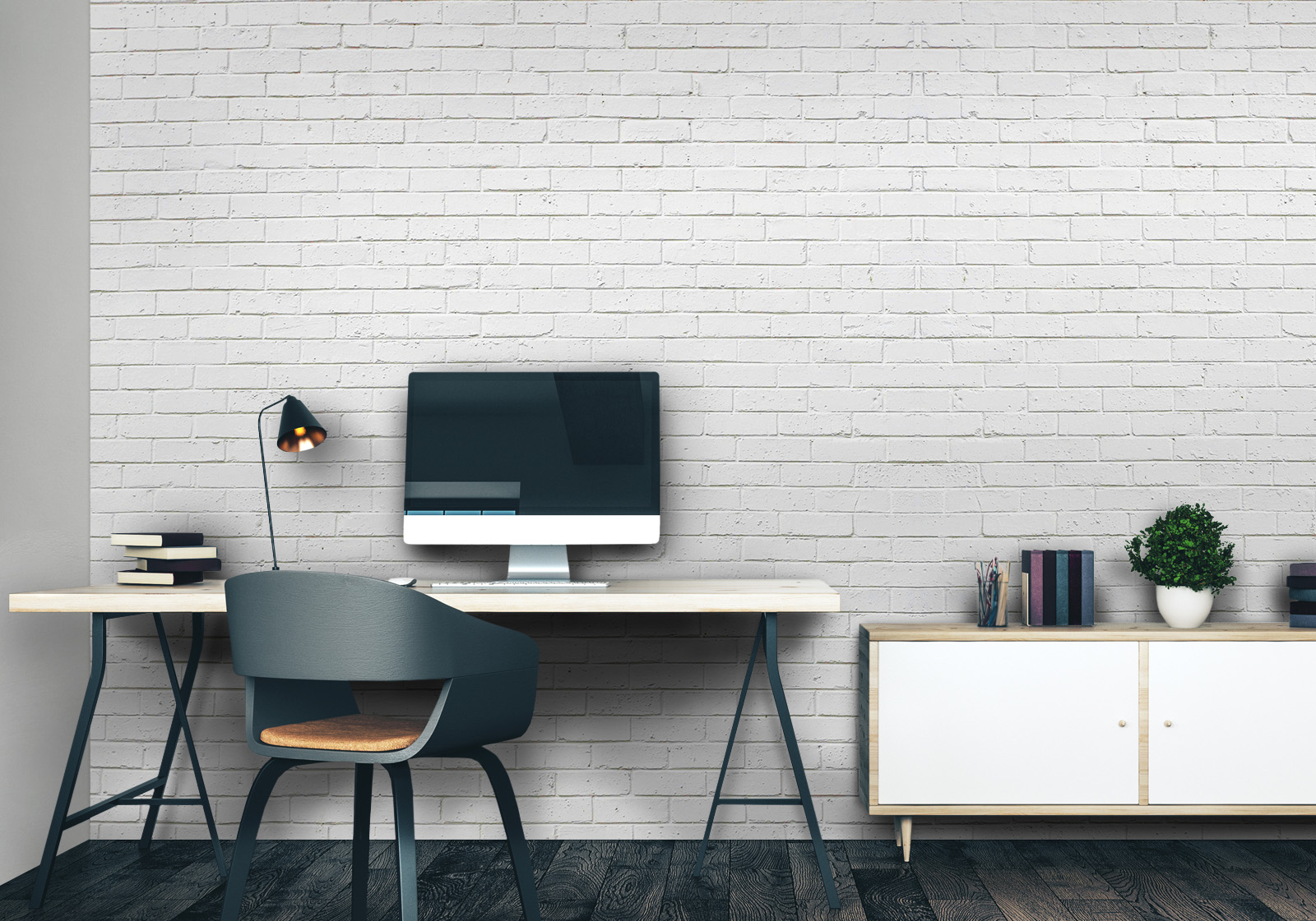 Wandverkleidung für das Büro - Klinkerstein in Weiß Milieubild mit Arbeitszimmer mit Schreibtisch, Computer, Stuhl, Kommode, Lampe, Pflanze als Dekoration und einer Wandverkleidung mit folgendem Motiv: Weiße Backsteinmauer mit sichtbaren Fugen, unregelmäßige Textur, helle Oberfläche.